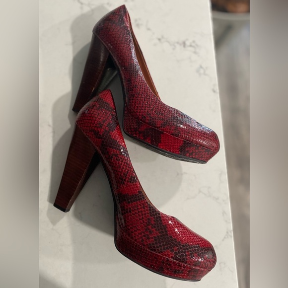 Chinese Laundry Shoes - Beautiful Chinese Laundry 'Kasha' Pumps in Red Python Snakeskin Size 8